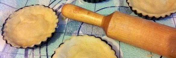 тарталетки с абрикосовым джемом и бананом