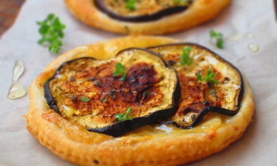 Рецепт тарталеток с баклажанами и сыром бри