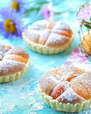 Тарталетки с франжипаном и абрикосами