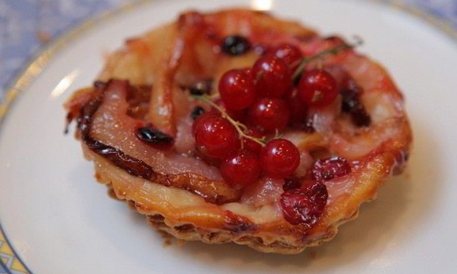 Рецепт тарталеток с грушами и красной смородиной