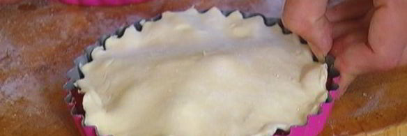 тарталетки с грушами и красной смородиной