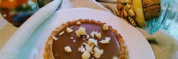 тарталетки с карамельным соусом и макадамией