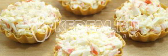 тарталетки с крабовыми палочками