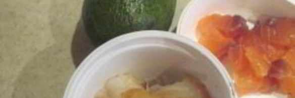 тарталетки с креветками и авокадо