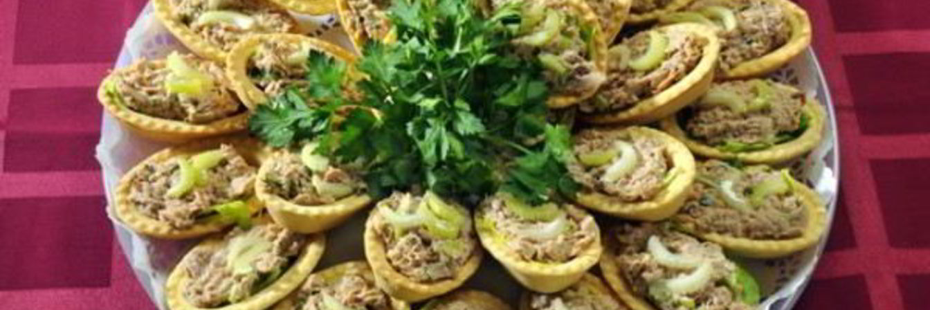 Тарталетки с курицей и сыром