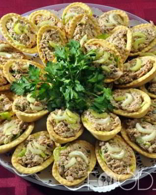 Тарталетки с курицей и сыром