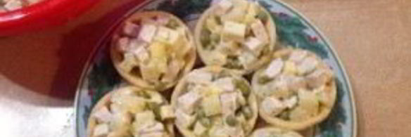 тарталетки с начинкой из курицы с ананасом