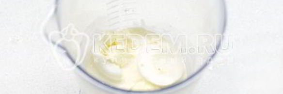 тарталетки с печеночным муссом и помидорами