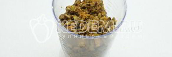 тарталетки с печеночным муссом и помидорами