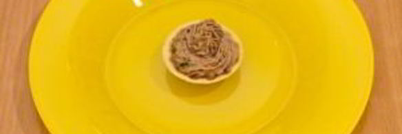 тарталетки с печеночным муссом, перепелиными яйцами и помидорами черри