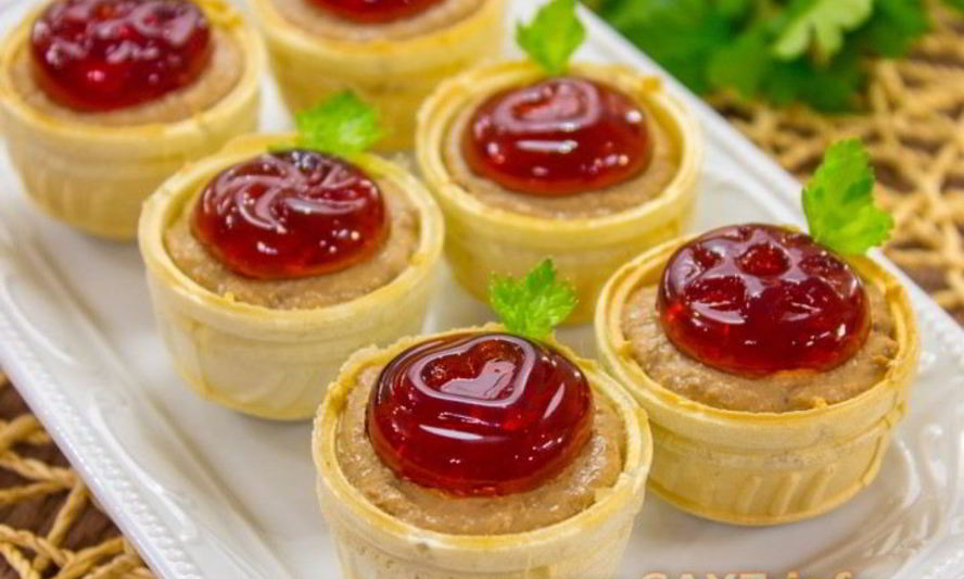 Рецепт тарталеток с печеночным паштетом и гранатовым желе