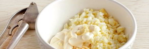 тарталетки с яичным салатом