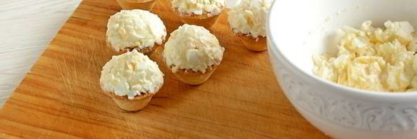 тарталетки с яичным салатом