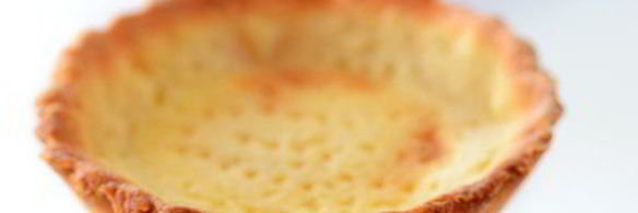 тарталетки с заварным кремом и клубникой