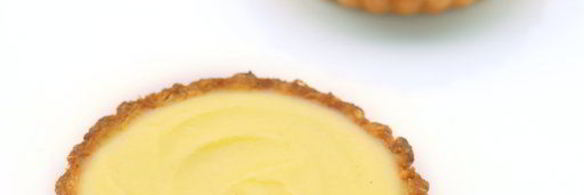 тарталетки с заварным кремом и клубникой