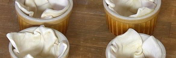 тарталетки со спаржей, розмарином и сыром