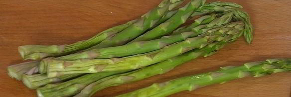 тарталетки со спаржей, розмарином и сыром