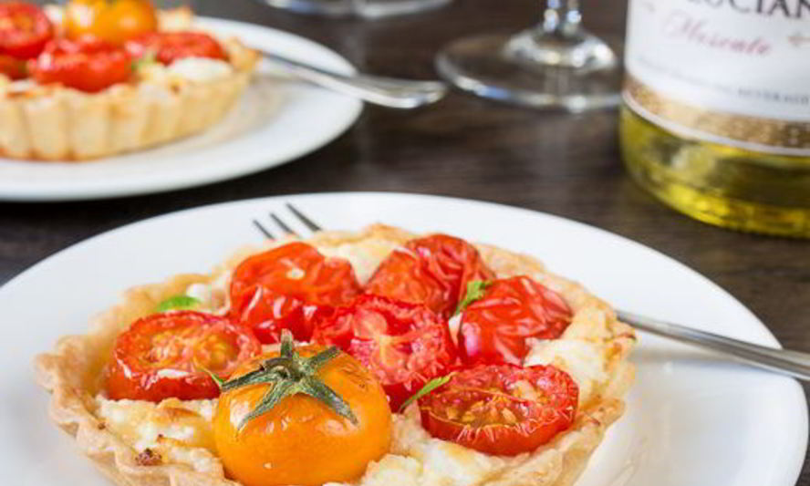 Рецепт томатных тарталеток с сыром