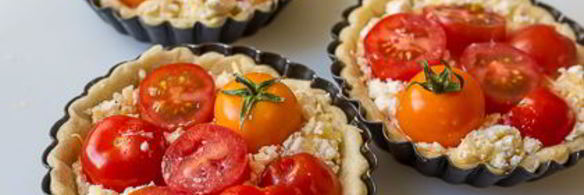 томатные тарталетки с сыром
