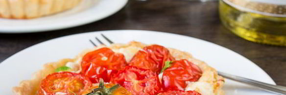 томатные тарталетки с сыром