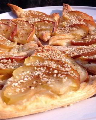 Французский хрустящий тарт с яблоками и корицей