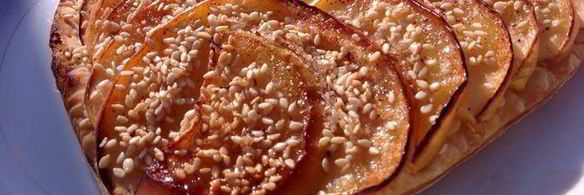 французский хрустящий тарт с яблоками и корицей