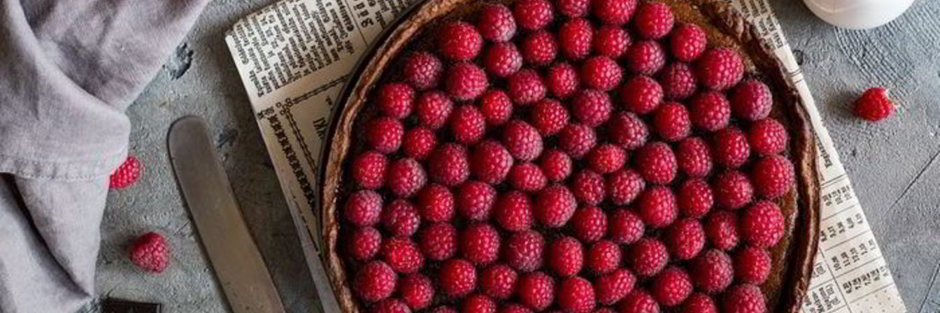 Шоколадный тарт с малиной