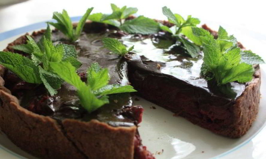 Рецепт шоколадного тарта с вишней