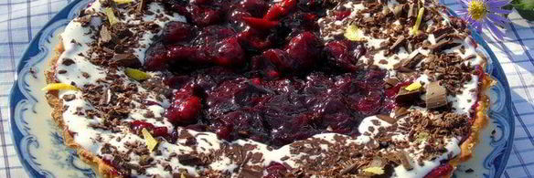 сметанный тарт с вишней и вином