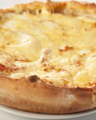 Сытный тарт с моцареллой и помидорами