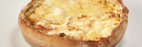 сытный тарт с моцареллой и помидорами