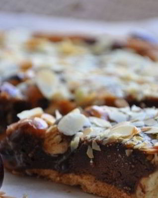 Тарт Брауни с фундуком и карамелью