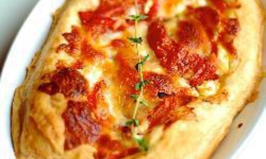 Рецепт тарта из слоеного теста с помидорами и козьим сыром