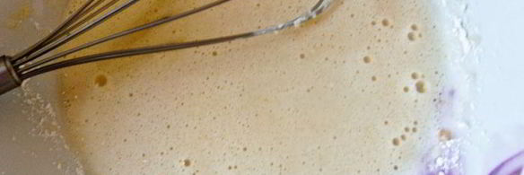 тарт с клубникой и розмариновым кремом