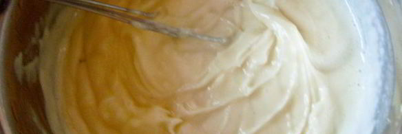 тарт с клубникой и розмариновым кремом