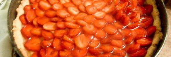 тарт с клубникой и розмариновым кремом