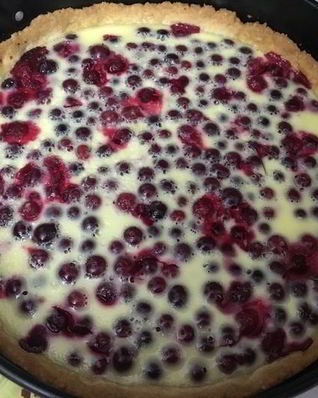 Тарт с клюквой в сметанной заливке