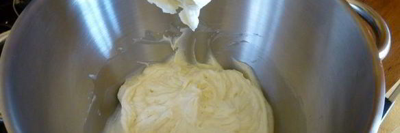 тарт с малиной, заварным кремом и шоколадной прослойкой