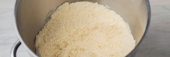 тарт с ревенем, заварным кремом и меренгой