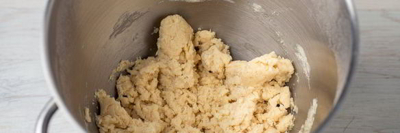 тарт с ревенем, заварным кремом и меренгой