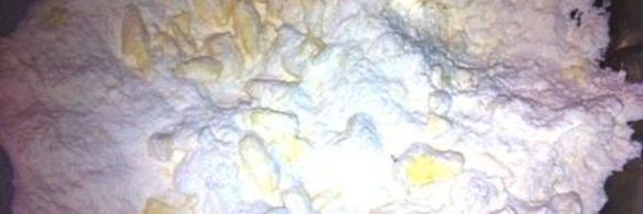 тарт с томатами и карамельным луком