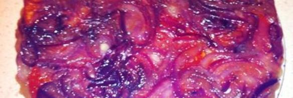 тарт с томатами и карамельным луком