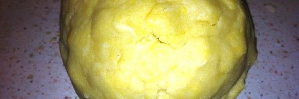 тарт с томатами и карамельным луком