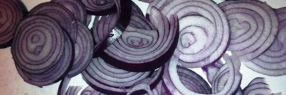 тарт с томатами и карамельным луком