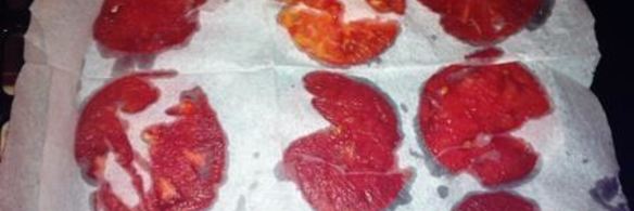 тарт с томатами и карамельным луком