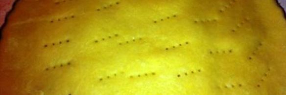 тарт с томатами и карамельным луком