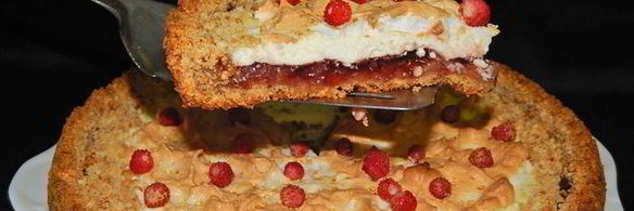 тарт с творогом, джемом и меренгой