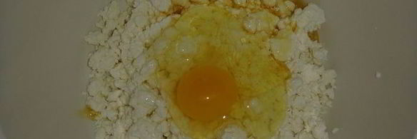 тарт с творогом, джемом и меренгой