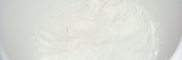 тарт с творогом, джемом и меренгой