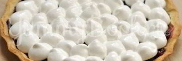 тарт с вишней и меренгой